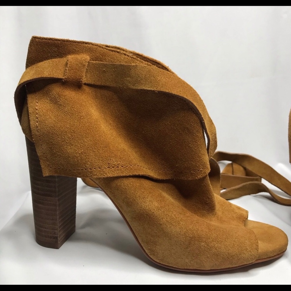 BRAND NEW!! VINCE CAMUTO BOOTIES